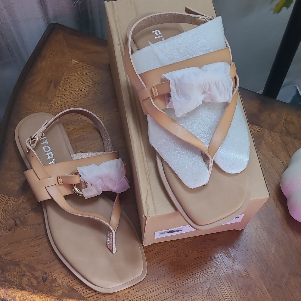 New in box! Fitory Womens 8 camel tan thong square toe sandals